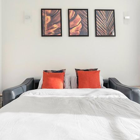 Modern Aptmt, 2 Stops To Central London, Smart Lock, Netflix Ealing Exteriör bild
