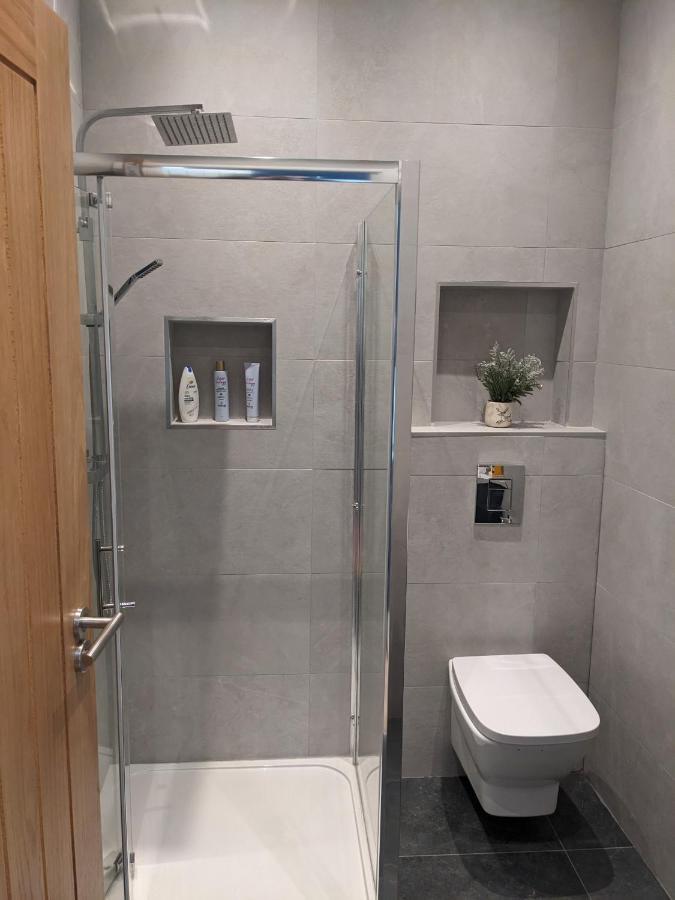Modern Aptmt, 2 Stops To Central London, Smart Lock, Netflix Ealing Exteriör bild