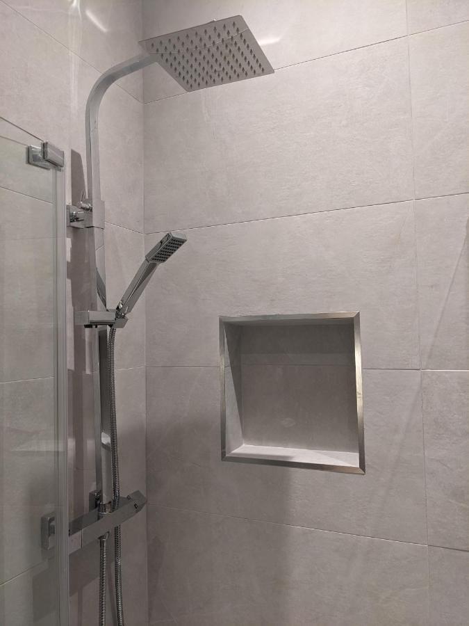 Modern Aptmt, 2 Stops To Central London, Smart Lock, Netflix Ealing Exteriör bild