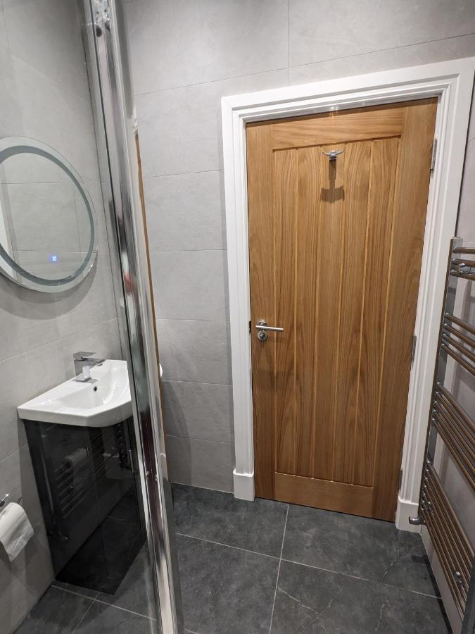 Modern Aptmt, 2 Stops To Central London, Smart Lock, Netflix Ealing Exteriör bild