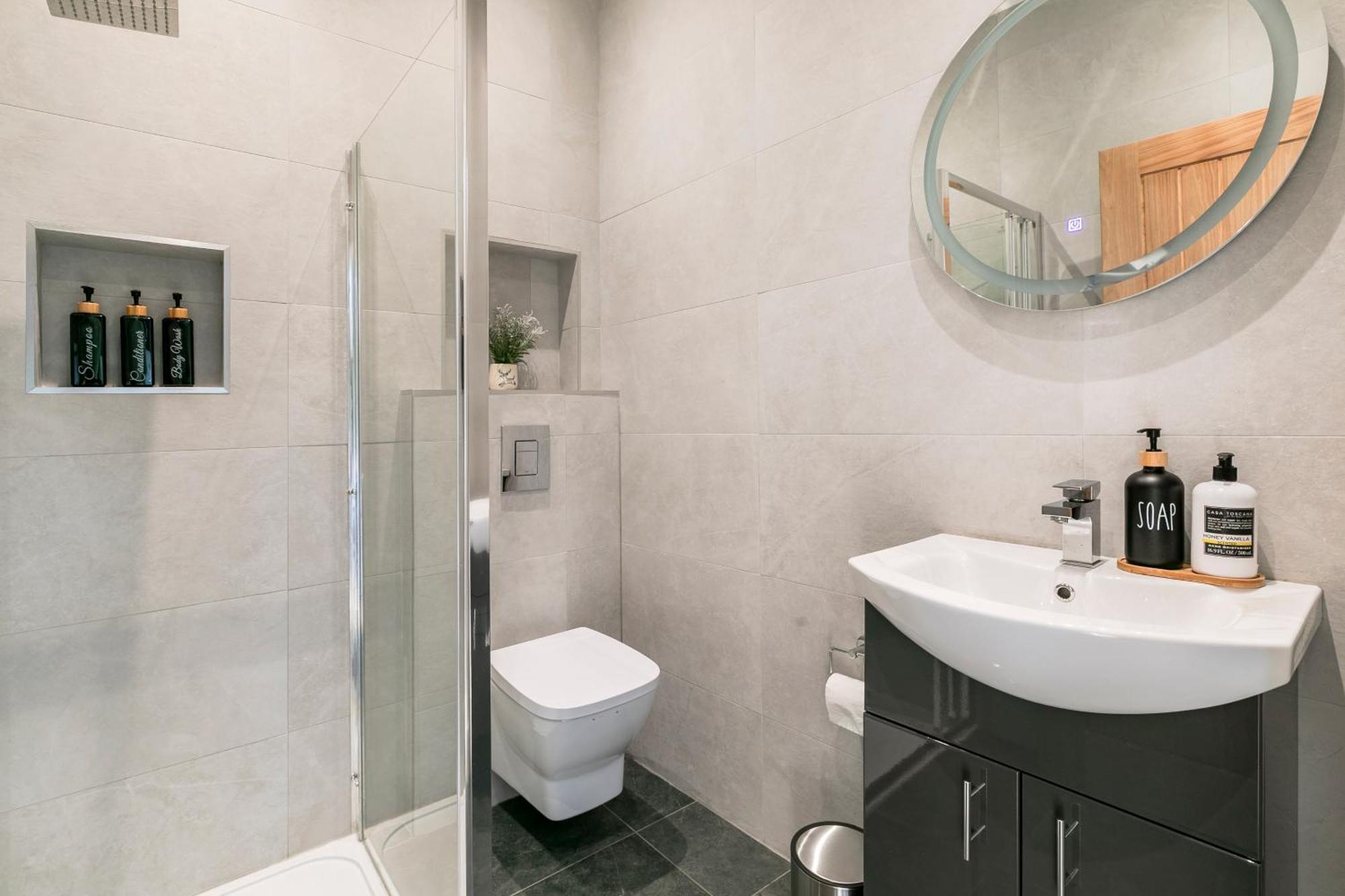 Modern Aptmt, 2 Stops To Central London, Smart Lock, Netflix Ealing Exteriör bild