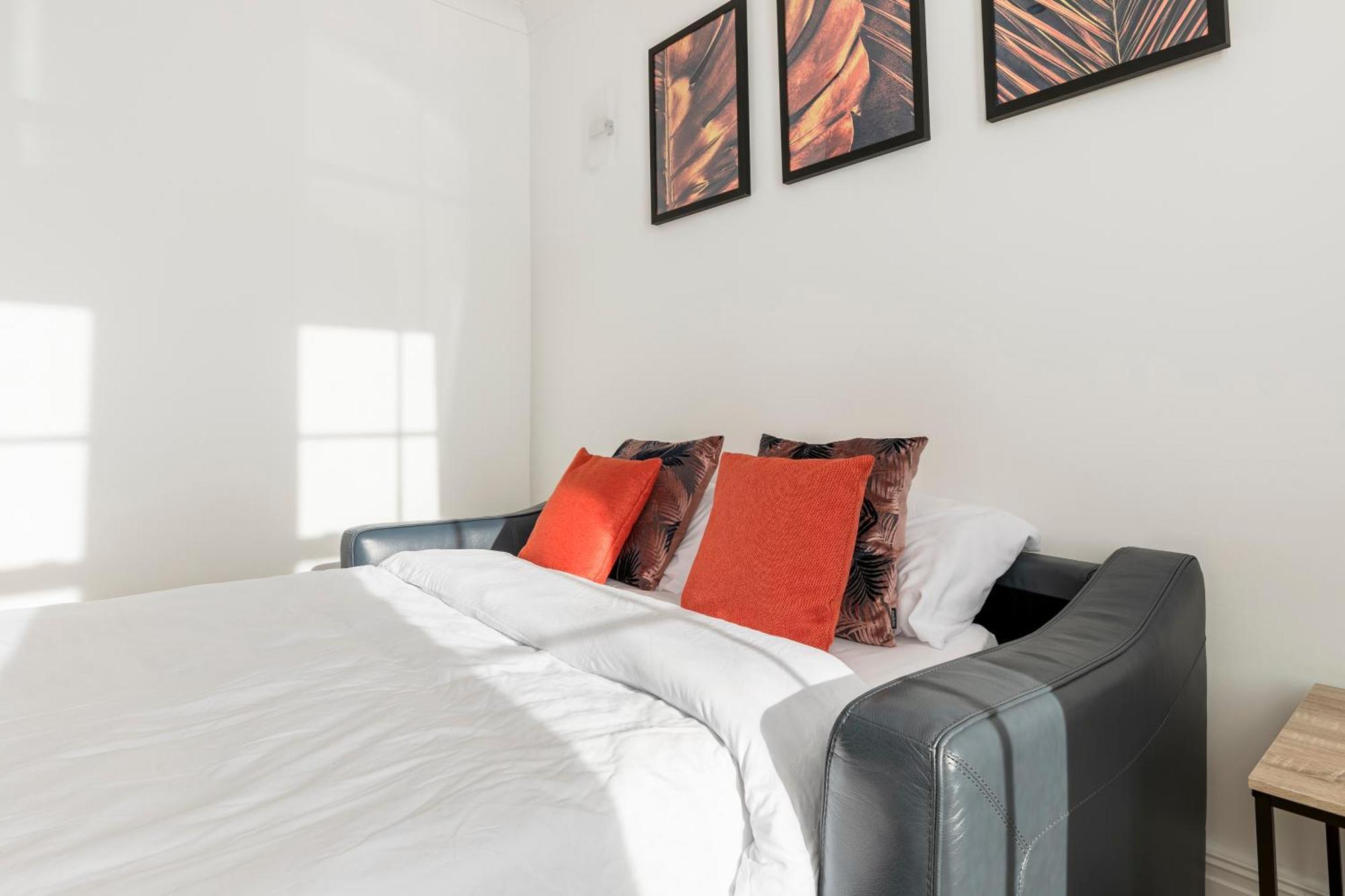 Modern Aptmt, 2 Stops To Central London, Smart Lock, Netflix Ealing Exteriör bild