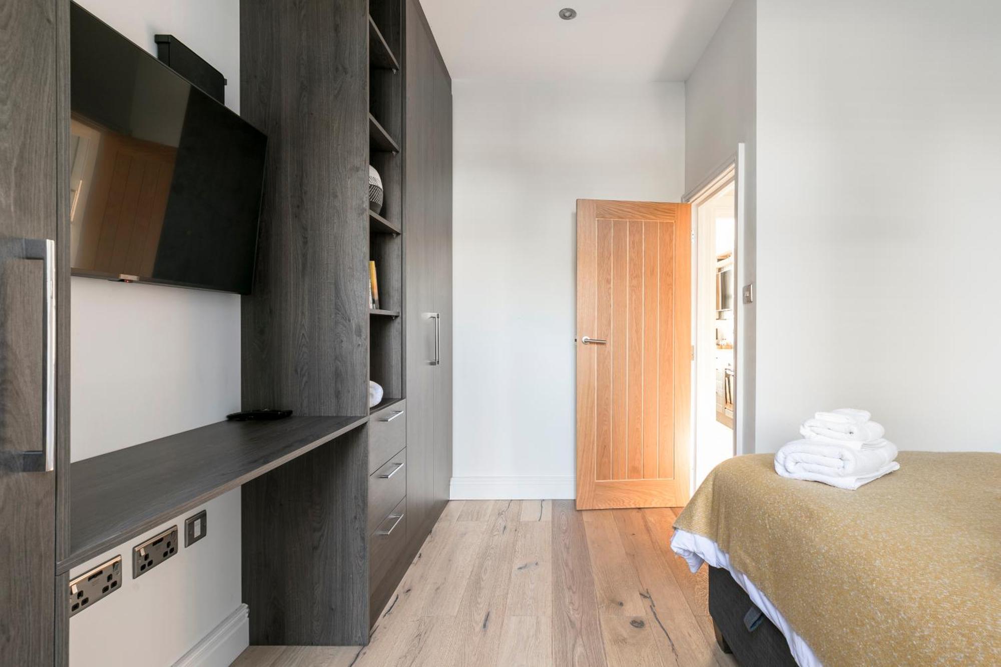Modern Aptmt, 2 Stops To Central London, Smart Lock, Netflix Ealing Exteriör bild