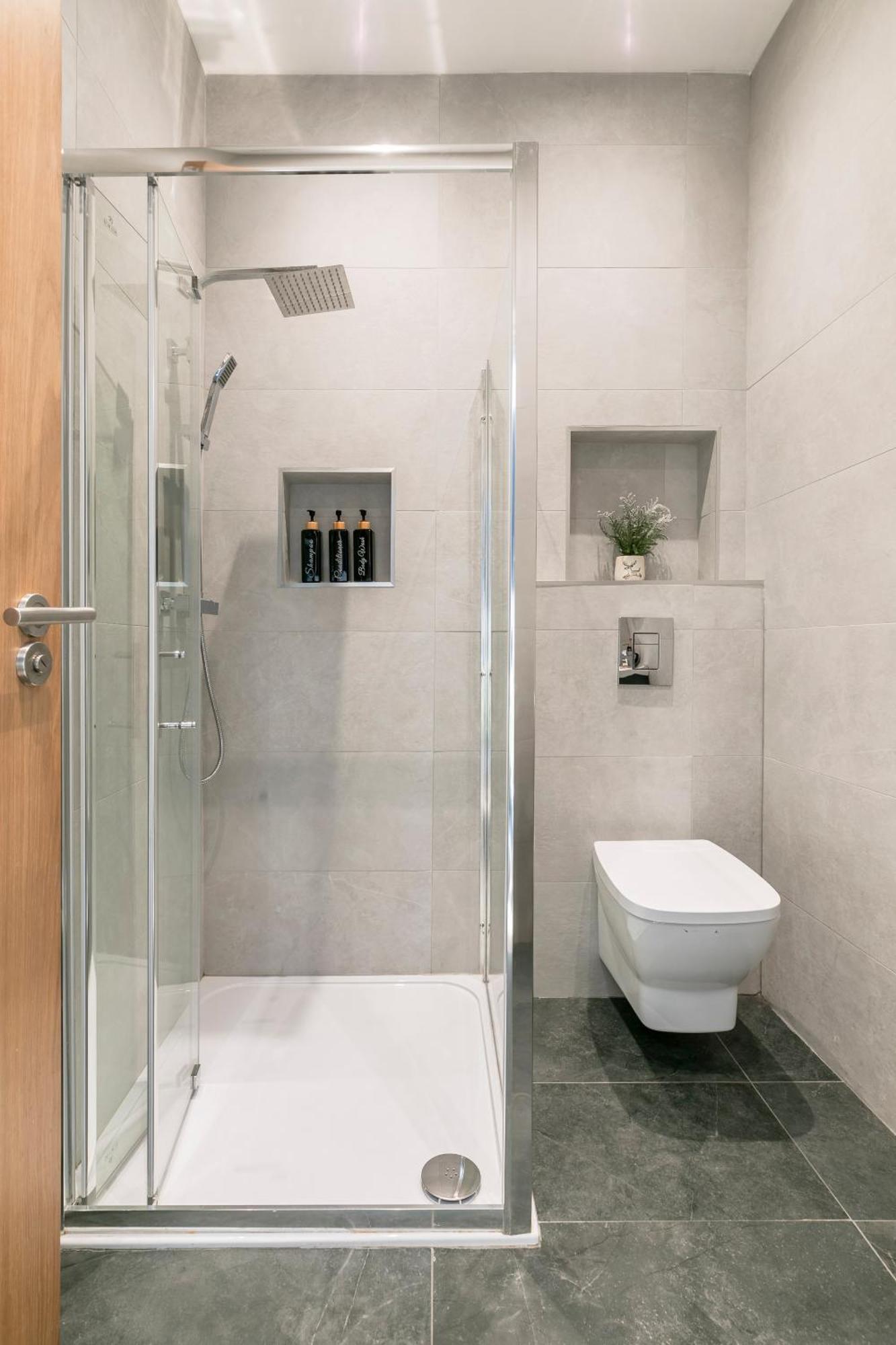 Modern Aptmt, 2 Stops To Central London, Smart Lock, Netflix Ealing Exteriör bild