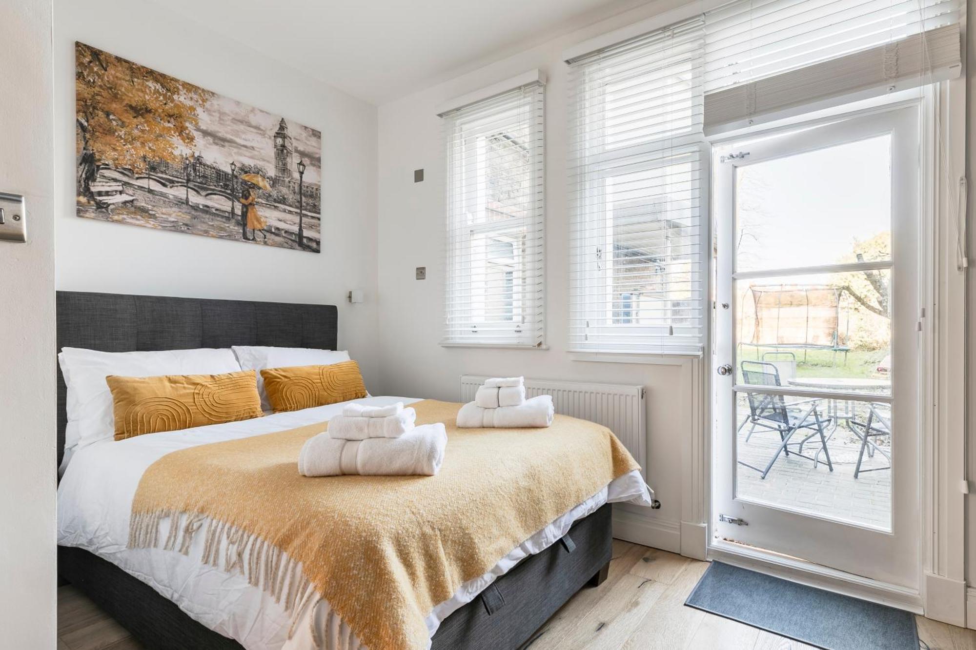 Modern Aptmt, 2 Stops To Central London, Smart Lock, Netflix Ealing Exteriör bild