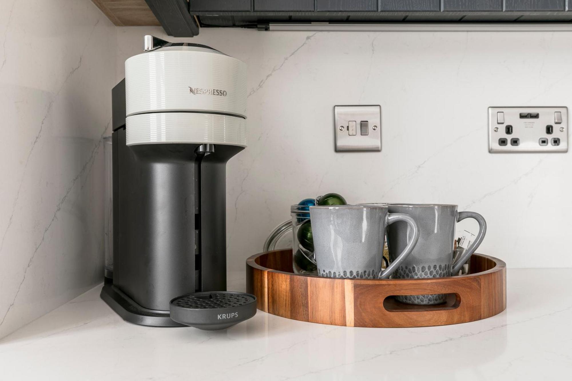 Modern Aptmt, 2 Stops To Central London, Smart Lock, Netflix Ealing Exteriör bild