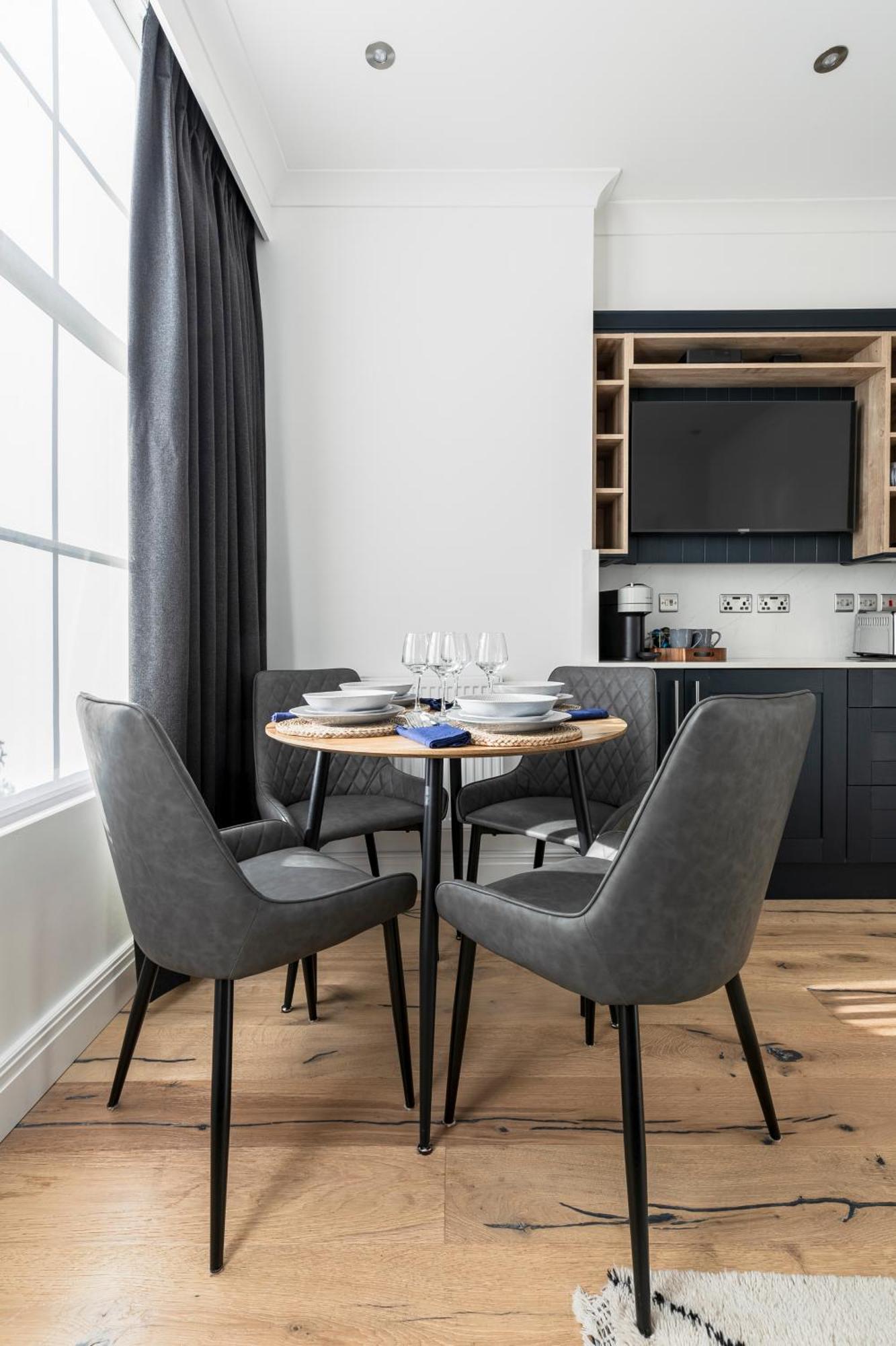 Modern Aptmt, 2 Stops To Central London, Smart Lock, Netflix Ealing Exteriör bild